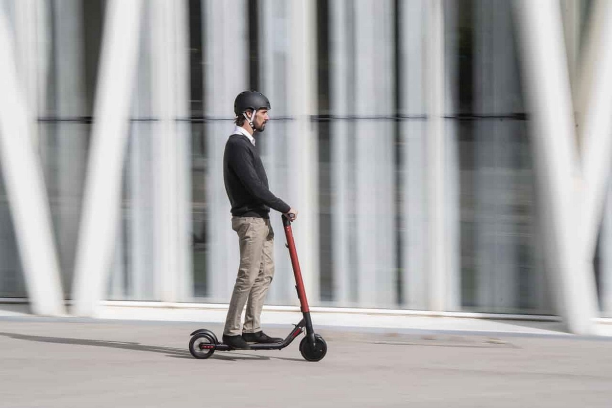 Tesla trabaja en baterías con una autonomía de 800 kilometros motor